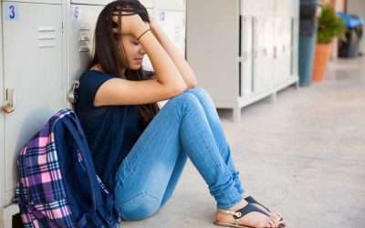 Cómo identificar las señales de advertencia del suicidio en niños y adolescentes